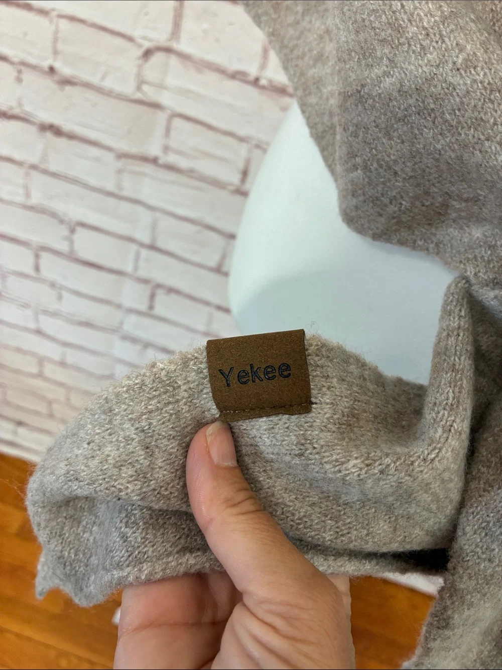 Yekee Triangle Sweater Knit Shawl Wrap Like New